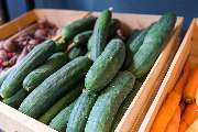 Kathrin’s Dorfladen in Achenmühle - OBST UND GEMÜSE
Wir haben eine vielfältige Auswahl an Obst und Gemüse im Angebot. Bei Kathrin’s Dorfladen finden Sie sowohl regionale als auch exotische Agrarprodukte. Zudem bieten wir regelmäßig saisonale Highlights, w