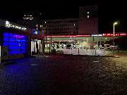 Kfz-Prüfstelle Berlin-Lichtenberg | FSP-Prüfstelle | Partner des TÜV Rheinland - FSP-Prüfstelle Berlin-Lichtenberg – Außenansicht bei Nacht