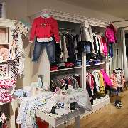 Schauen Sie vorbei und entdecken Sie tolle Fashion für Kids & Teens - KIDS & MORE, Erlangen
