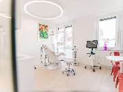 Kieferorthopädische Facharztpraxis Dr.Julia Tiefengraber - Kieferorthopäde Meerbusch | Dr. Tiefengraber | Sprechzimmer