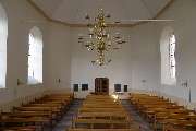 Kirche Gemünd - Evangelische Trinitatis-Kirchengemeinde Schleidener Tal - Der schlichte Altarraum der Kirche