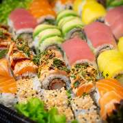Für Sushi Liebhaberinnen und Liebhaber ist kein Wetter zu kalt

https://kisu-restaurant.de/online-bestellen/

Kisu Sushi Bar & Vietnam Restaurant Frankfurt