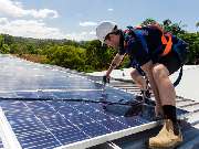 K&L Energy GmbH - Montage von Solaranlagen auf einem Dach