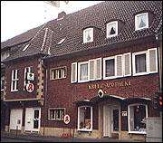 Kreuz-Apotheke - Aussenansicht der Kreuz-Apotheke