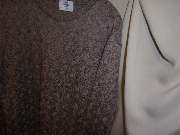 Kunststopferei Hiltmann - Kunststopfen und Reparatur von Strickkleidung und Businesskleidung - Rundhals_Pullover mit Mottenlöchern