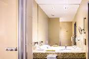 LanzCarré Hotel Mannheim, a member of Radisson Individuals - Standard Room bathroom