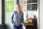 Lebensidealisten GmbH - Paartherapie & Empowerment Coachings - Eingangsbereich bei den Lebensidealisten mit Ina