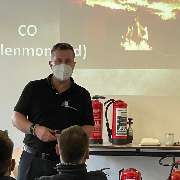 Lehrgang-zum-Brandschutzhelfer.de  Brandschutzhelfer Ausbildung mit Berufsfeuerwehrmännern - GALLERY