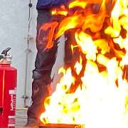 Lehrgang-zum-Brandschutzhelfer.de  Brandschutzhelfer Ausbildung mit Berufsfeuerwehrmännern - GALLERY