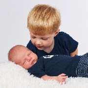 Lisa Manske Fotostudio - Babyshooting mit großem Bruder.jpg