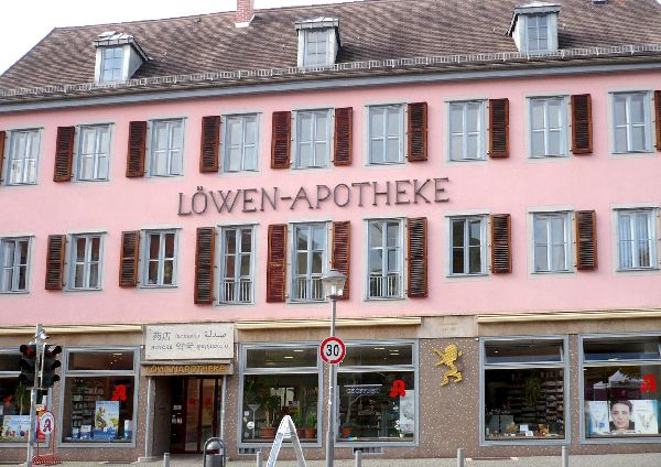 Löwen-Apotheke - Aussenansicht der Löwen-Apotheke