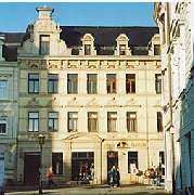 Löwen-Apotheke - Aussenansicht der Löwen-Apotheke