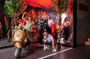 Madame Tussauds Berlin - Pose mit deinen Freunden neben dem erfolgreichsten Rapper Capital Bra.