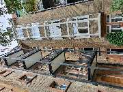 Mai Balkon-System - Stapelbalkon über 4 Etagen mit Geländer GE3 Stabfüllung