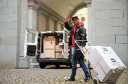 Mail Boxes Etc. - Center MBE 3353 - Das Team von Mail Boxes Etc. besteht aus engagierten und erfahrenen Experten, die sich darauf konzentrieren, Ihnen den bestmöglichen Service zu bieten. Wir sind stolz darauf, ein professionelles und freundliches Team zu