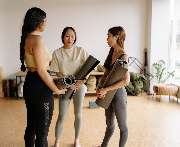 Mamagold | Pilates für Schwangere & Mamas - Mamagold - dein Pilates Studio für Pilates in der Schwangerschaft, Yoga in der Schwangerschaft, Postnatal Pilates, Pilates für Mamas, Klassische Pilateskurse, sowie Personal Training in Stuttgart. 

Isabel und V