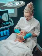 Margarita M. Cosmetics Premiumkosmetik in Remscheid | Lumecca | Liposana3+ | Hydrafacial | Morpheus8 | Forma | Visia Hautanalyse | Infuzion-System | iSClinical - Hydrafacial-Behandlung Mann