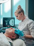 Margarita M. Cosmetics Premiumkosmetik in Remscheid | Lumecca | Liposana3+ | Hydrafacial | Morpheus8 | Forma | Visia Hautanalyse | Infuzion-System | iSClinical - Hydrafacial-Behandlung Mann