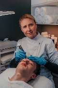 Margarita M. Cosmetics Premiumkosmetik in Remscheid | Lumecca | Liposana3+ | Hydrafacial | Morpheus8 | Forma | Visia Hautanalyse | Infuzion-System | iSClinical - Hydrafacial-Behandlung Mann im Kosmetikstudio von Margarita M. Cosmetics in Remscheid