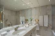 Maritim Airport Hotel Hannover - Edles Badezimmer der Junior Suite im Maritim Hotel Hannover