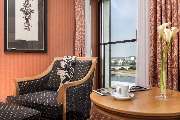 Maritim Hotel Dresden - Superior Zimmer im Maritim Hotel Dresden: Großzügig, mit Blick auf die Elbe oder Altstadt, Flachbildschirm, modernes Bad, Doppelbett/Twin Beds und Kaffee-/Teemaschine.