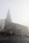 Martin-Luther-Kirche Alsdorf - Evangelische Christusgemeinde - Kirche im Morgennebel.