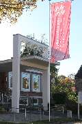 Martin-Luther-Kirche - Ev. Kirchengemeinde Stolberg - 2017 wies eine Fahne auf die Kirche und das Jubiläum 