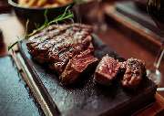Mauritius Restaurant Stuttgart Gerber - Mauritius Hot Stone Steak, bestimme selbst deine Garstufe, 300g Black Angus