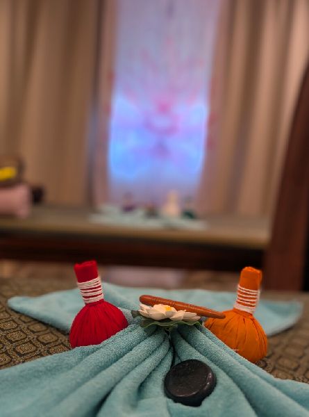 Mayyah Thaimassage - Kräuter Stempel