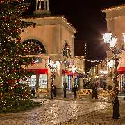 McArthurGlen Designer Outlet Neumünster - Tagesausflug in Schleswig Holstein. Shoppingausflug in das Designer Outlet Neumünster. Designer Marken zu Outlet Preisen; Weihnachtsgeschenke shoppen, festliche Atmosphäre, Weihnachtslounge