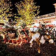 McArthurGlen Designer Outlet Neumünster - Tagesausflug in Schleswig Holstein. Shoppingausflug in das Designer Outlet Neumünster. Designer Marken zu Outlet Preisen; Weihnachtsgeschenke shoppen, festliche Atmosphäre, Weihnachtslounge, Glühwein, Crepe, Burge