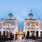 McArthurGlen Designer Outlet Neumünster - Tagesausflug in Schleswig Holstein. Shoppingausflug in das Designer Outlet Neumünster. Designer Marken zu Outlet Preisen; Weihnachtsgeschenke shoppen, festliche Atmosphäre, Weihnachtszeit, Eingang Phase 2