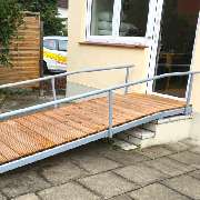 Metallbau Sonderkonstruktionen (hier: Rollstuhlrampe) herstellen und montieren in Göttingen und Umgebung - Metallbau Sprenger, Dransfeld