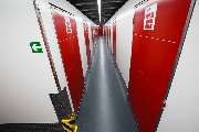 mietlager4U GmbH Selfstorage-Center - Gang mit Lagerräumen.jpg