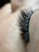 MOÈ Nails & Beauty - MOÈ Nails & Beauty Dichte und perfekt gesetzte Wimpernextensions in Augsburg – für einen intensiven Augenaufschlag.