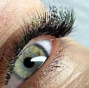 MOÈ Nails & Beauty - MOÈ Nails & Beauty Natürliche Wimpernverlängerung in Augsburg mit leichtem Farbakzent.