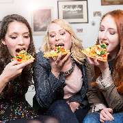 MUNDFEIN Pizzawerkstatt Hamburg-Billstedt - Frauen essen MUNDFEIN Pizza