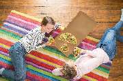 MUNDFEIN Pizzawerkstatt Rheine - Junge Frauen mit MUNDFEIN Pizza