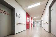 MVZ Chirurgie Ankum - Niels Stensen Kliniken - Flur des MVZs Chirurgie im Marienhospital Ankum-Bersenbrück