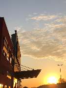 OBI Markt Mühldorf - OBI Mühldorf - Eingangsbereich im Sonnenuntergang