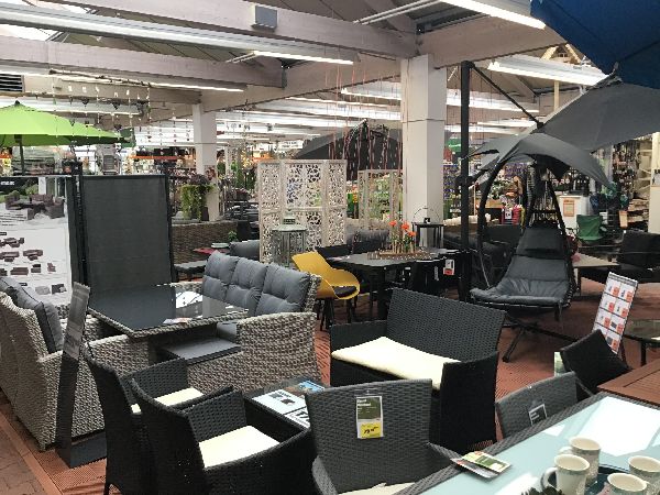 OBI Markt Pressath - Gartenmöbelausstellung