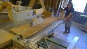 olaf stühm manufaktur Tischlerei - Massivholz wird auf unserer Altendorf Formatkreissäge zugeschnitten