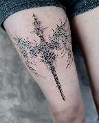 OMEN Tattoo - Berlin Friedrichshain - Cyber Sigilism Schwerttattoo mit futuristischen Linienformen und technischer Symbolik. Markantes Tattoo-Design in Berlin gestochen bei OMEN Tattoo Berlin.