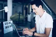 Online Marketing Agentur bartels. - Im Social Media unterstützen wir Firmen redaktionell, strategisch und werbewirksam auf Facebook, Pinterest, YouTube, TikTok, Instagram und Twitter im B2C sowie XING und LinkedIN im B2B-Bereich.