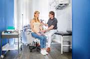 OrthoTeam Freiburg l PD Dr. Eberbach l Dr. Dr. Wenning l Dr. Drescher - Dr. Drescher in der Behandlung