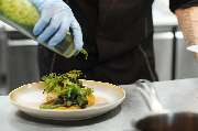 Patta Restaurant & Café - Unser Küchenchef bei den letzten Momenten der Zubereitung