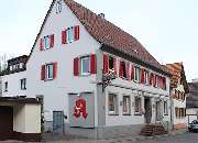 Pelikan-Apotheke - Aussenansicht der Pelikan-Apotheke