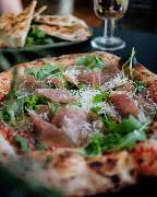PEPE im Cosmo | neapolitan pizza & food & drinks - GALLERY