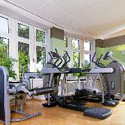 Medizinische Trainingstherapie an speziellen Fitnessgeräten