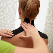 Schulterschmerzen mit Kinesiotaping lindern